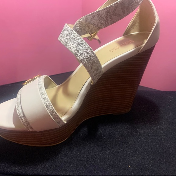 Michael by Michael Kors “Carmen” Logo Wedge heel sandals sz 7 - Picture 8 of 12